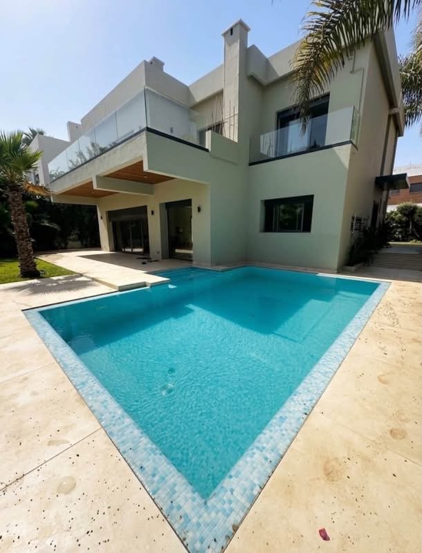 Grande villa à vendre lotissement Nawress 3 niveaux 