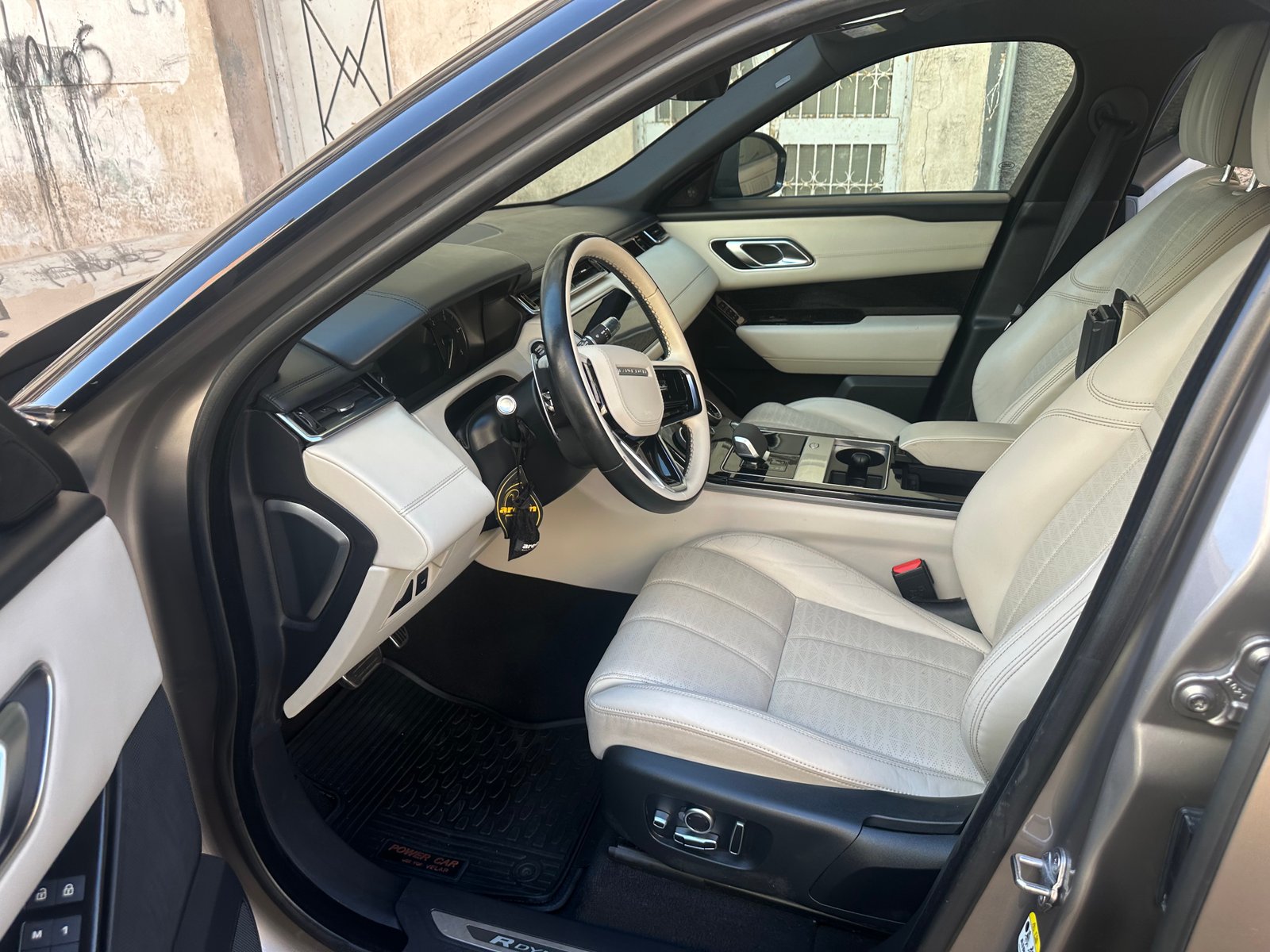Photo 3 de Range Rover Velar R-Dynamic à vendre à Casablanca – 1ère main